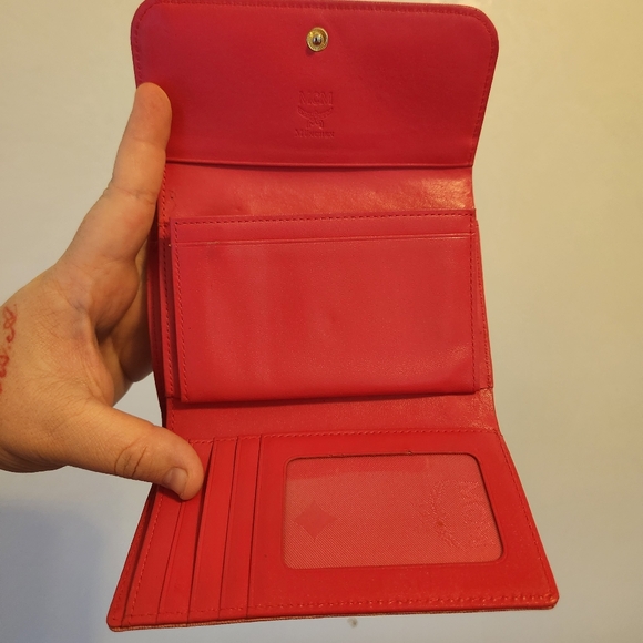 💯 AUTHENTIC MCM WALLET - Picture 10 of 16